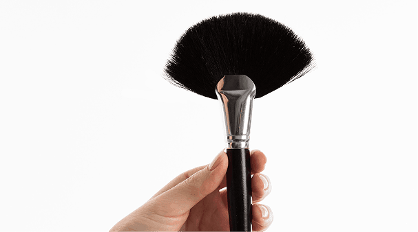 The Silent Skin Saboteur: Why Your Dirty Makeup Brushes Are Ruining Your Skin (And How to Fix It)