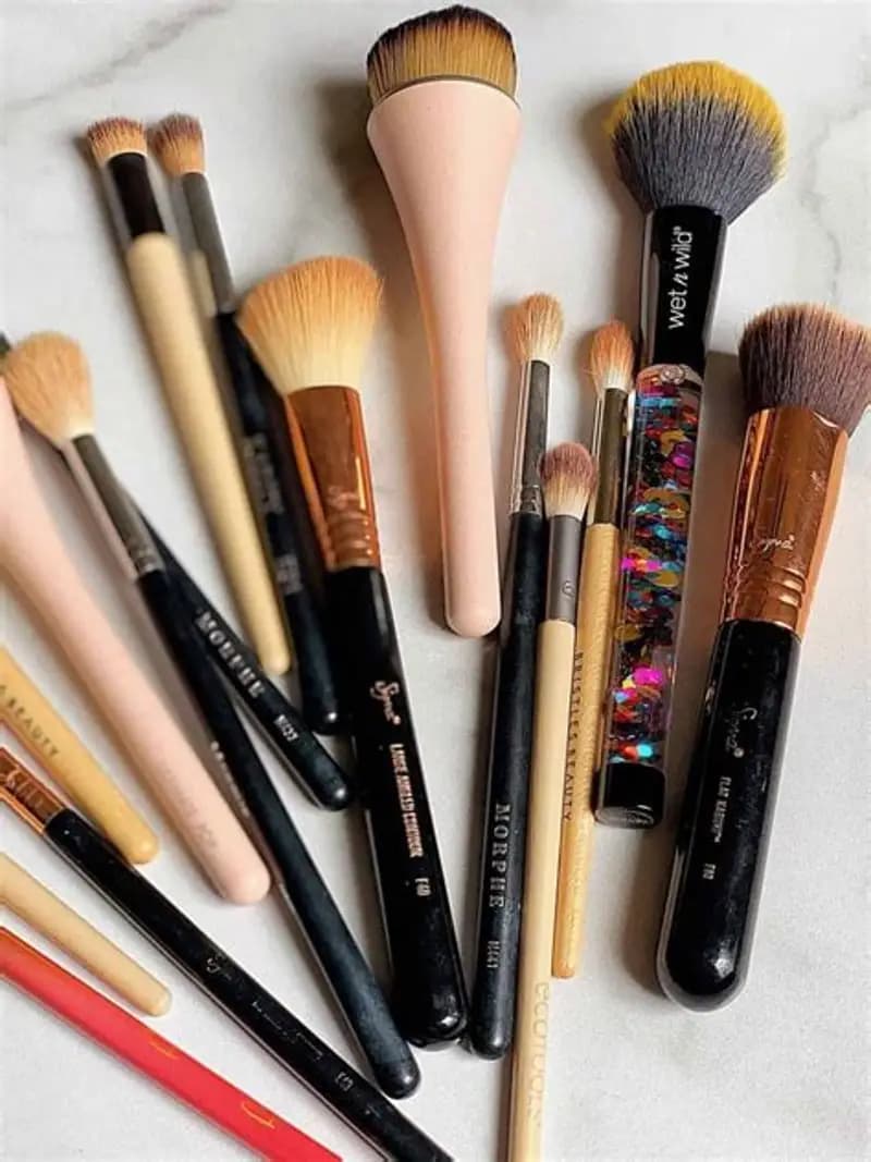 The Silent Skin Saboteur: Why Your Dirty Makeup Brushes Are Ruining Your Skin (And How to Fix It)